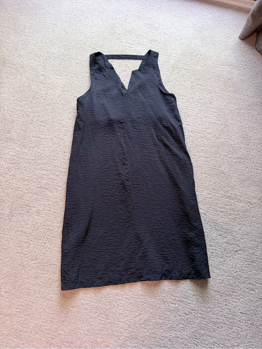 Banana Republic Black Sleeveless V-Neck Shift Dress